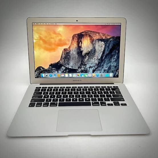 Apple MacBook Air A1466 (2011) Core i7 4GB RAM 128GB SSD (Pre-Owned)
